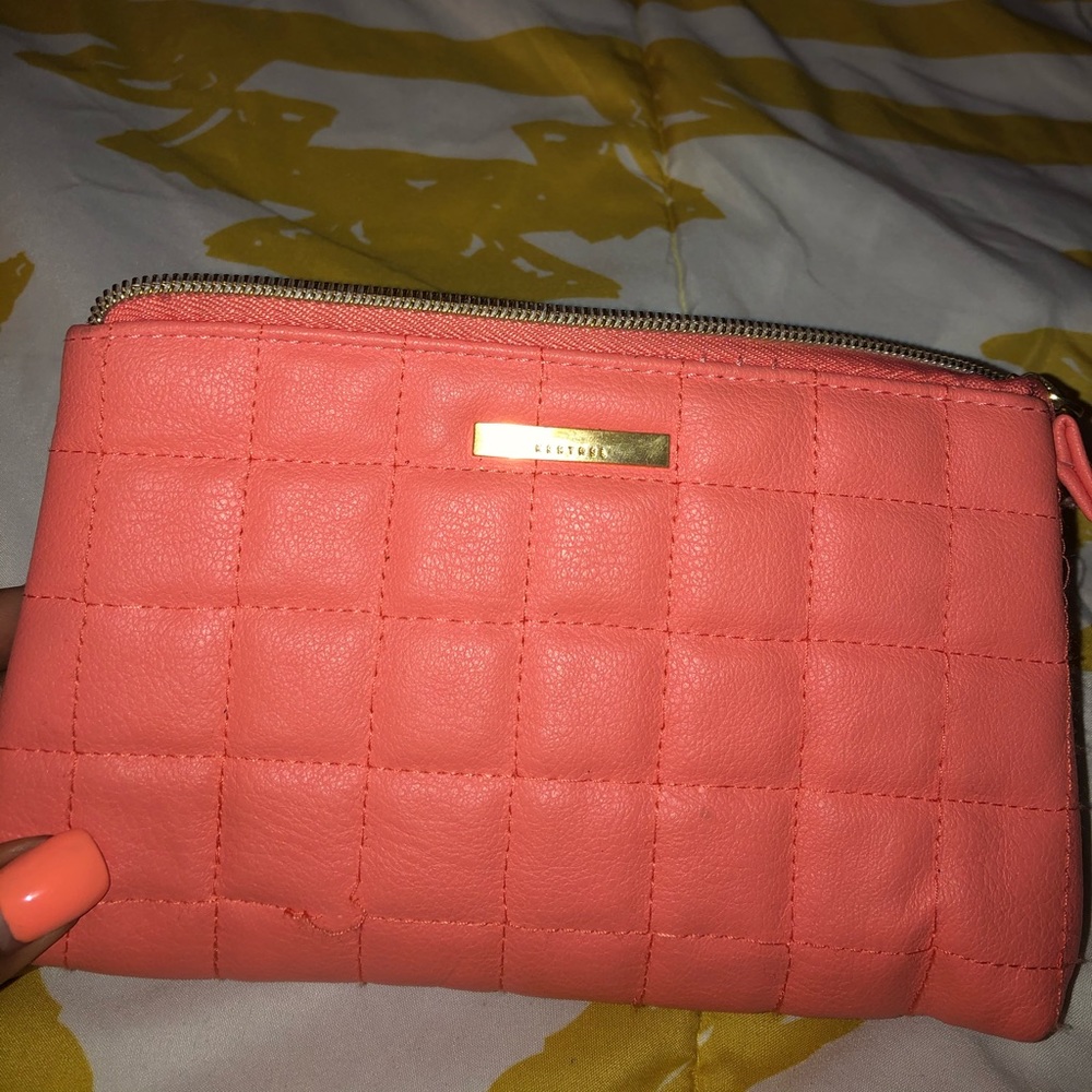 Small pouch